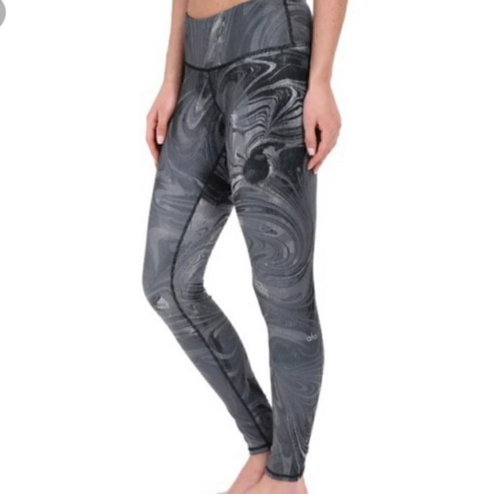 𝅺euc Alo Yoga Airbrush Marbled leggings sz xs